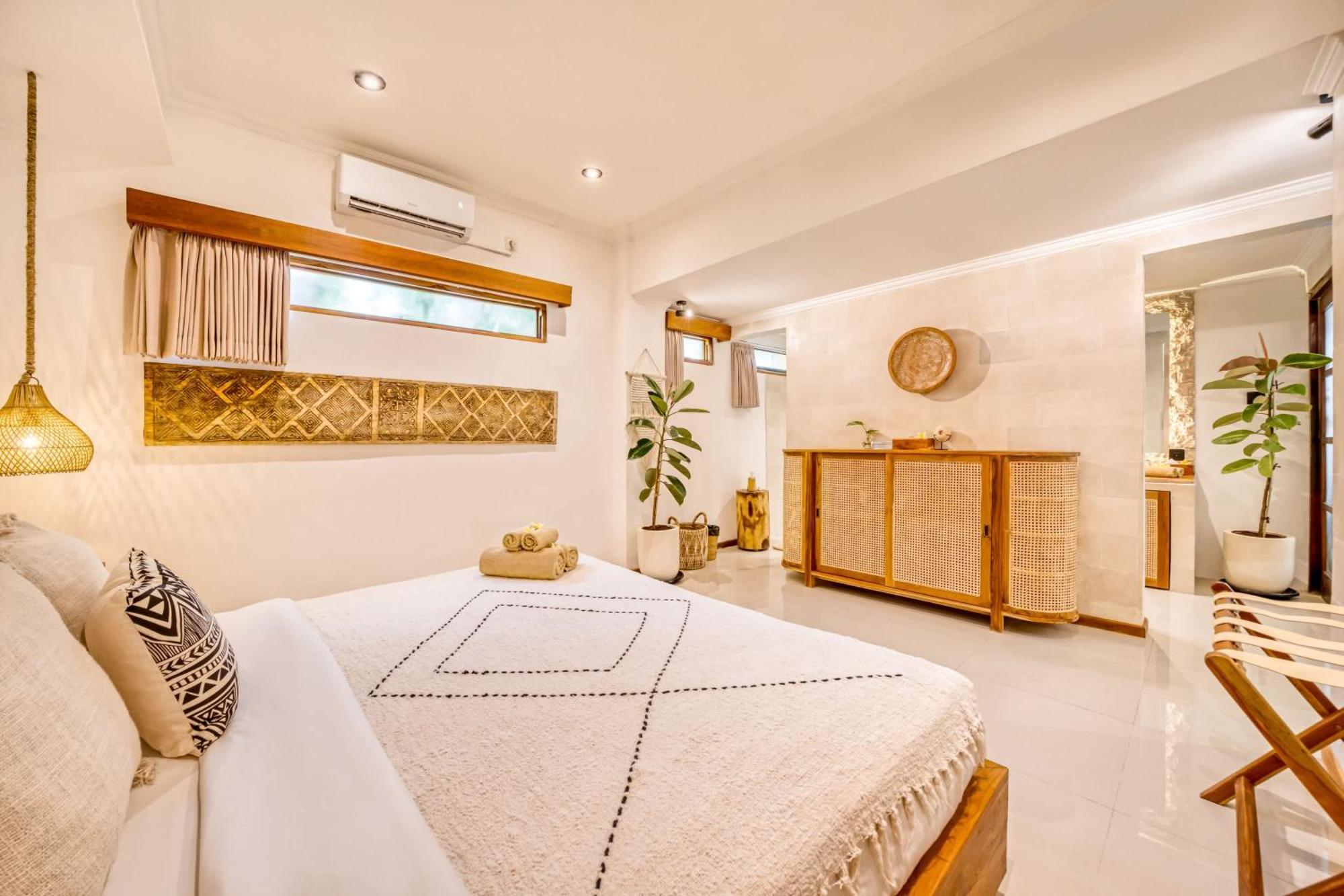 Aurora - Private 6 Bdr In Seminyak, Prime Location, Pool & Garden Villa *