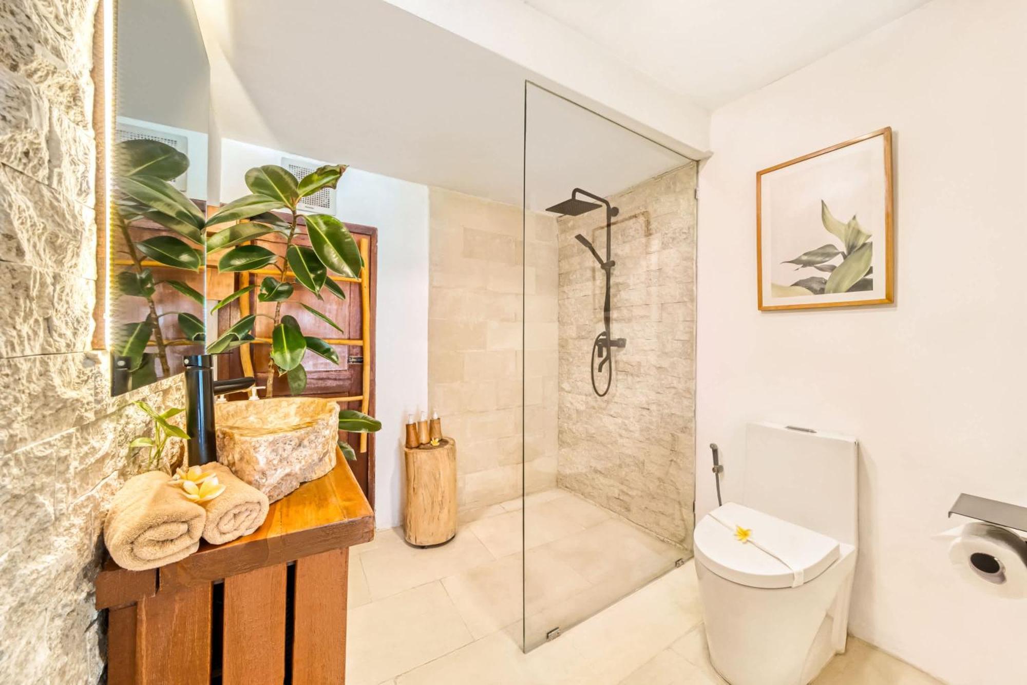 Aurora - Private 6 Bdr In Seminyak, Prime Location, Pool & Garden
