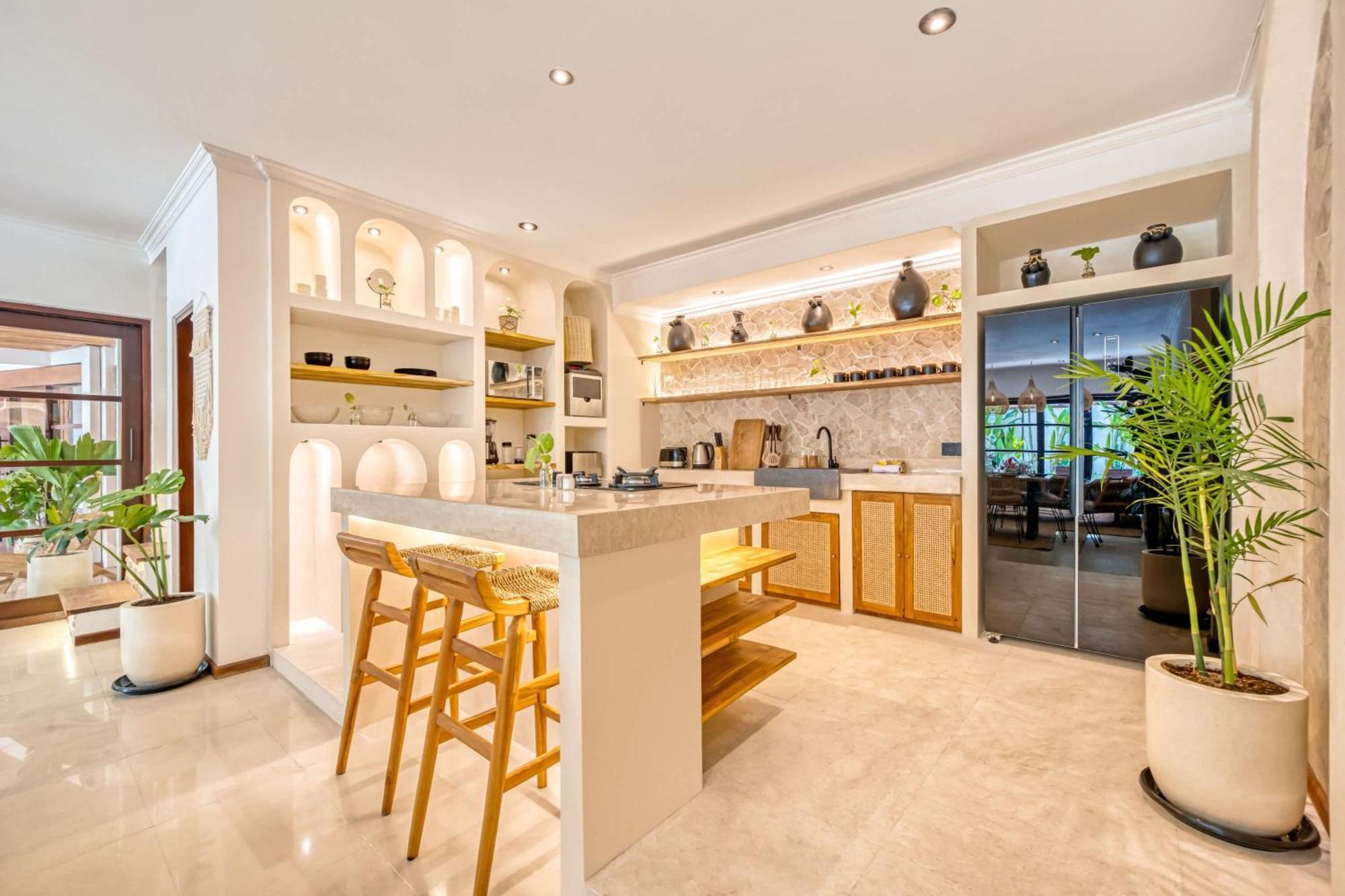 Aurora - Private 6 Bdr In Seminyak, Prime Location, Pool & Garden Villa *